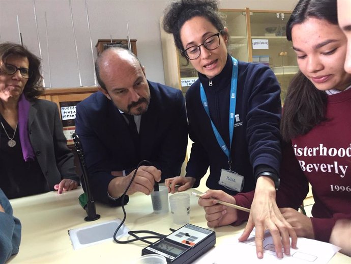 Nota, Fotos Y Audio (De Pedro Rollán): La Comunidad De Madrid Fomenta Entre Los 