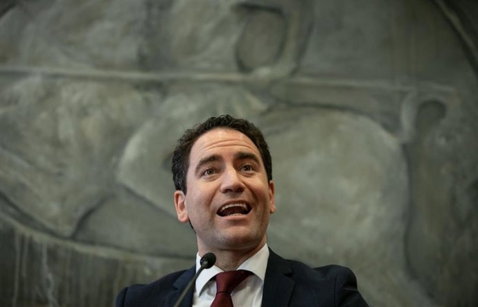 Teodoro García Egea,  pronuncia una conferencia sobre 'El impacto de la tecnolog