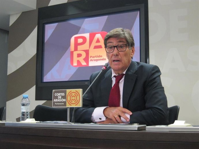 Aliaga advierte al PP y Cs que el PAR "siempre hará de parapeto para evitar el t