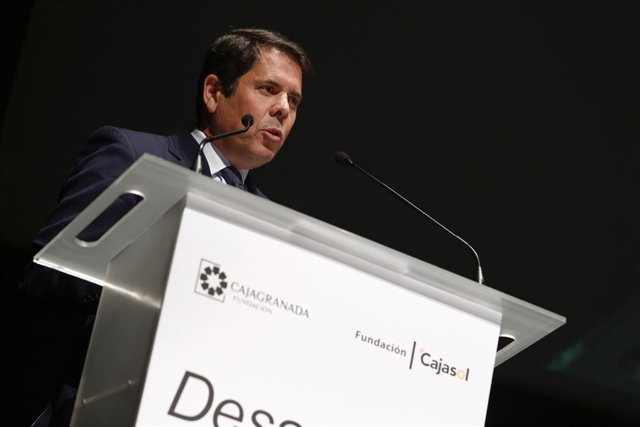 Granada.- Los empresarios piden estudiar "la mejor opción" para conectar la ciud