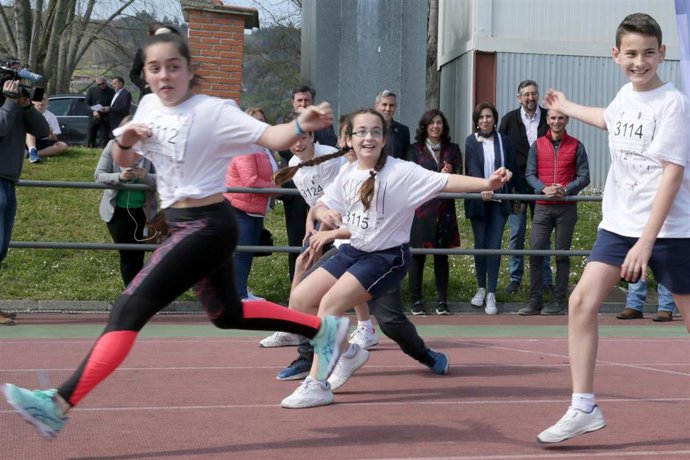 Riela aboga porque los escolares vinculen el deporte a sus hábitos diarios