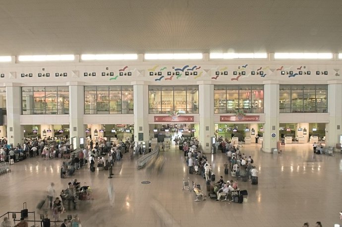 Turismo.- Los aeropuertos andaluces registran 3,4 millones de pasajeros hasta fe