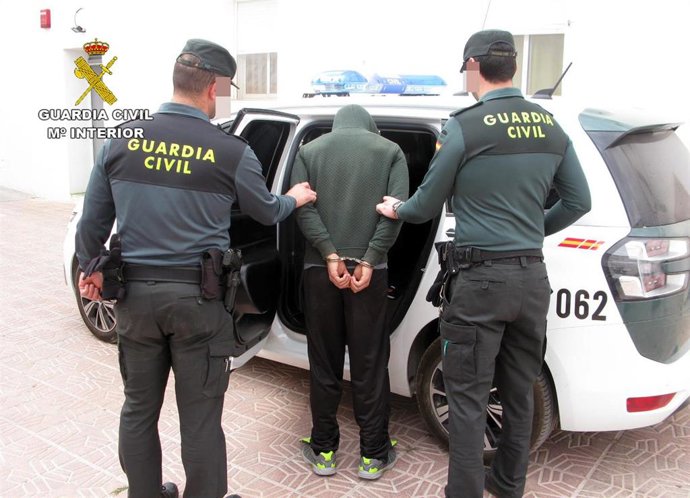 Sucesos.- Detenidos los 4 miembros de un grupo dedicado a robar en casas de Tota