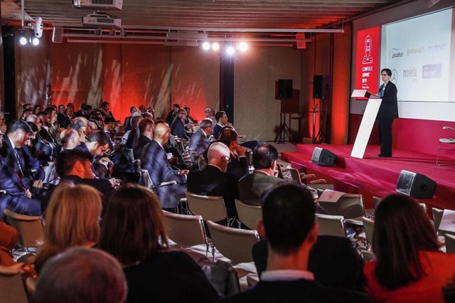 Los autobuseros defienden su papel para garantizar la movilidad sostenible de lo