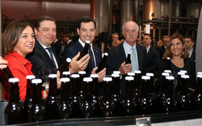 Moreno y Planas alaban la apuesta de Mahou San Miguel por Andalucía al abrir en 