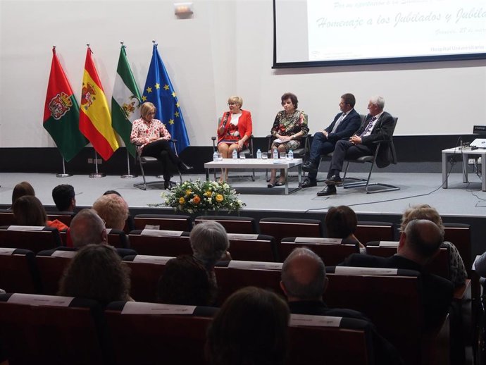Granada.- El Hospital Universitario San Cecilio homenajea a sus 154 profesionale
