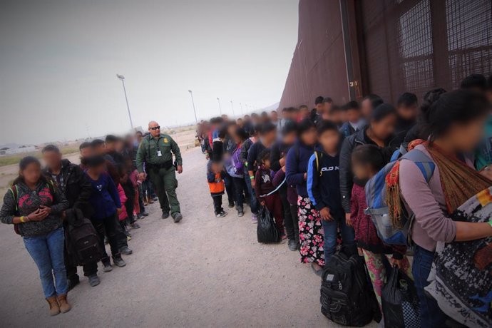 US Border Patrol agents overwhelmed in El Paso