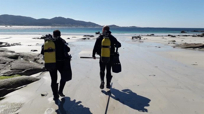 Defensa localiza un cañón de hierro de varios siglos de antigüedad sumergido fre