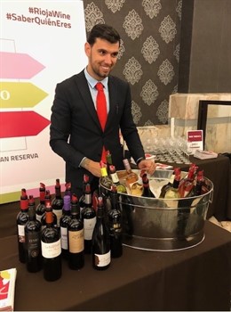Las últimas novedades de los vinos de Rioja 'camelan' al sector en la feria Sur 