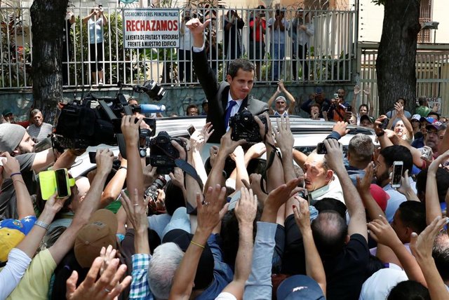 España rechaza cualquier violencia y exige respeto a la integridad física y a la