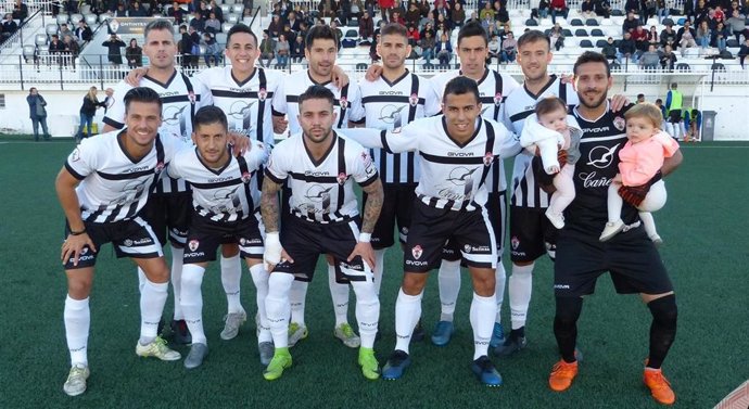 Fútbol/Segunda B.- El Ontinyent se retira de la competición por sus problemas ec