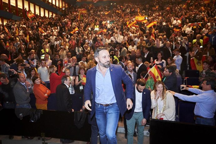 Santiago Abascal y Rocío Monasterio intervienen en un acto público