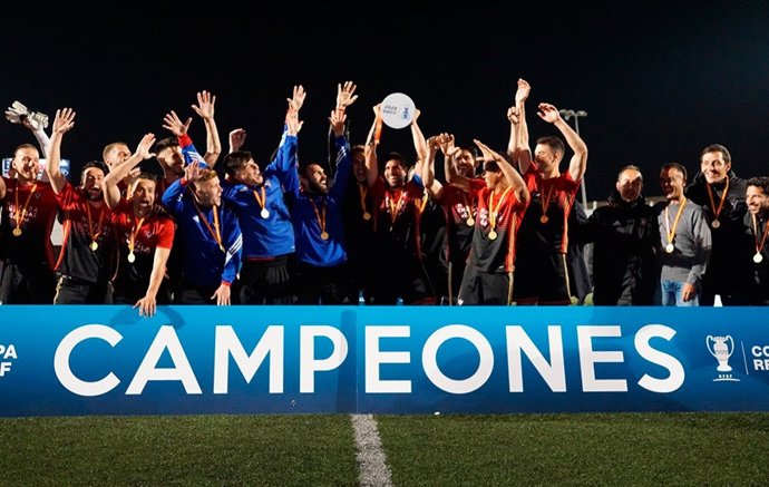 Fútbol.- El Mirandés conquista su primera Copa RFEF tras