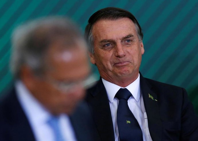 Los líderes de once partidos políticos retiran su apoyo a varios puntos de la re