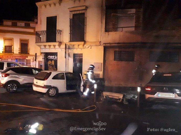 Sevilla.- Sucesos.- Afectadas tres personas por inhalación de humo tras el incen