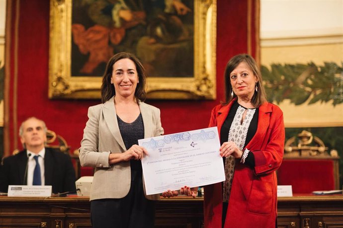 El Servicio de Farmacia del CHN recibe de la Universidad de Alcalá el  premio a 