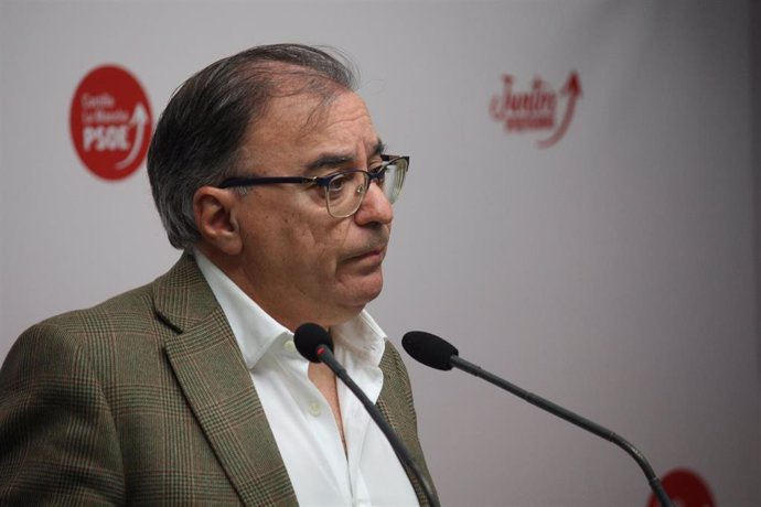 Mora (PSOE) replica a Riolobos (PP) que el proyecto de Núñez "nace muerto" por s