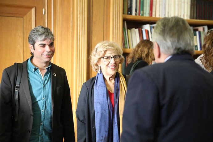 Carmena insta a las empresas a invertir en proyectos con impacto social que gene