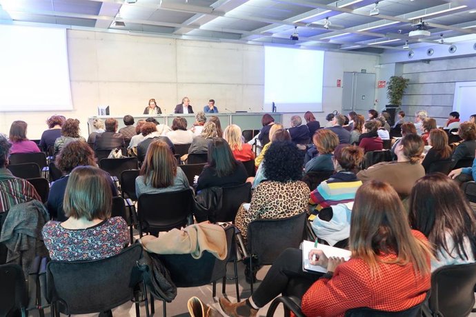 Educación se reúne con representantes de escoletes de 0 a 3 años para explicarle