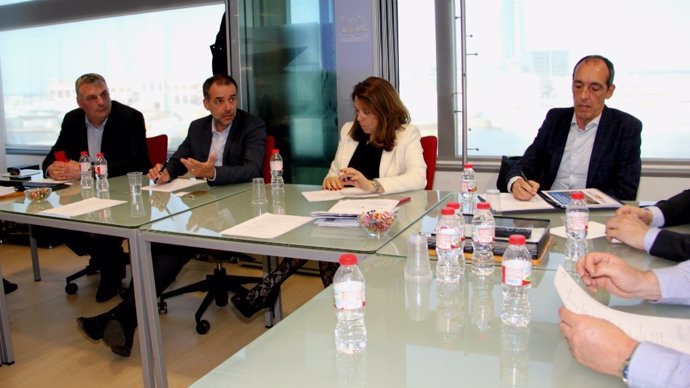 El Port de Barcelona i el d'Bayona estudien crear noves cadenes logístiques i