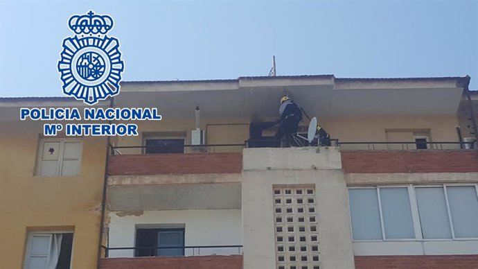 Nota De Prensa: "La Policía Nacional Detiene In Fraganti A Tres Personas Mientra