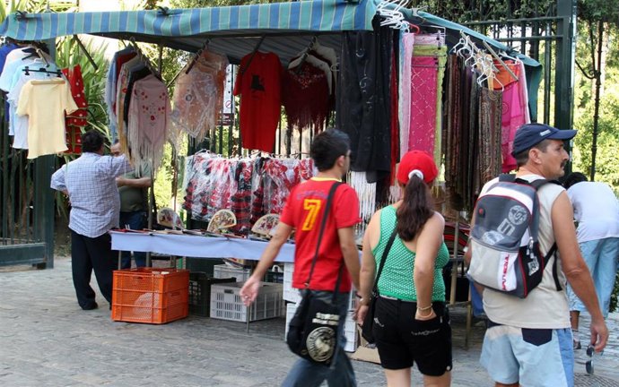 Sevilla.-El pleno rechaza crear una ordenanza sobre la publicidad en zonas turís