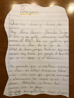 Una niña de 8 años pide que haya cromos de la liga de fútbol femenino