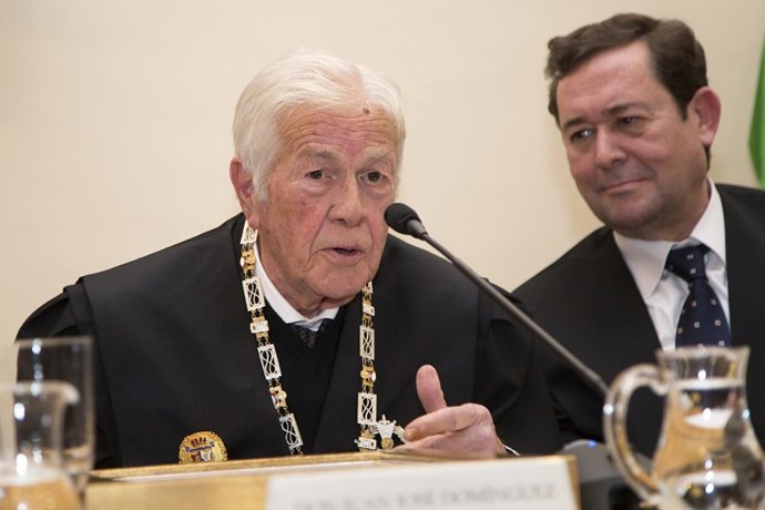 Huelva.- Juan José Domínguez presentará su renuncia como decano del Colegio de A