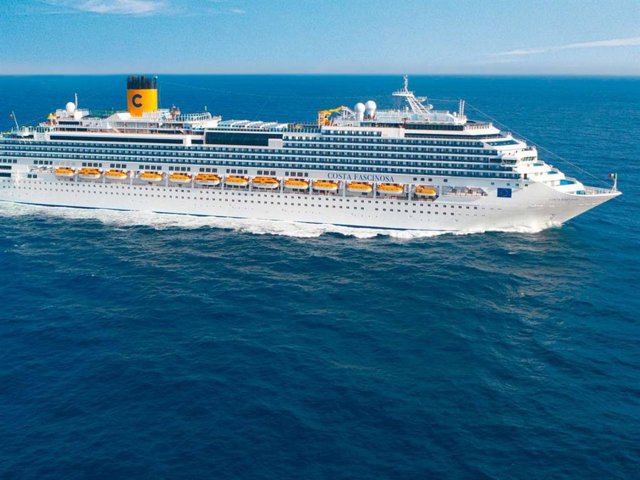 Valencia.- Sucesos.- Evacúan a un pasajero con una embolia del buque Costa Fasci