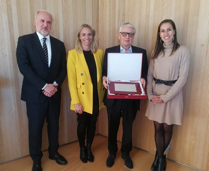 La Asociación Hoteleros Playa de Palma homenajea a Francisco Marín por su labor 