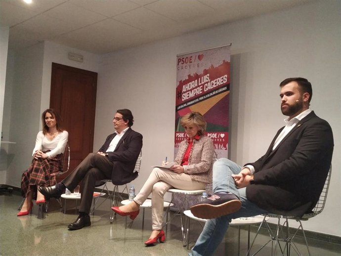 La ministra de Sanidad agradece a Vox que evidencie su intención de privatizar l