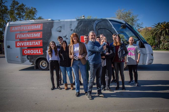Collboni fa un circular un bus del PSC per Barcelona contra l'acte de Vox