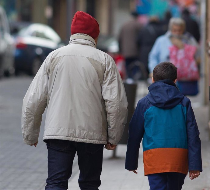 Invierno, invernal, frío, temperaturas bajas, abrigo, abrigarse, familia