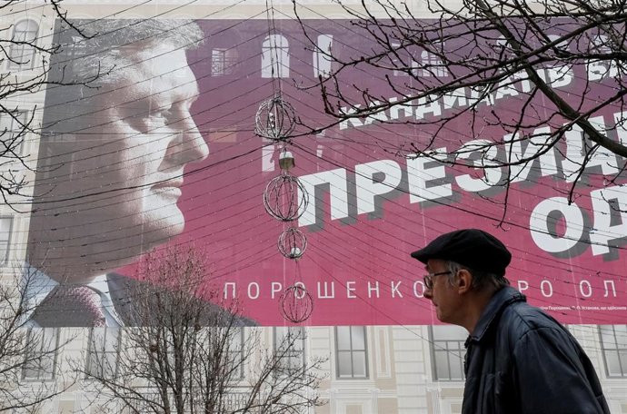 Ucrania.- Ucrania elige presidente con un cómico como favorito pero sin ganador 