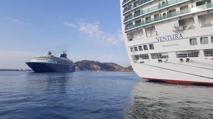 Una doble escala de cruceros trae a Cartagena a más de 5.000 turistas