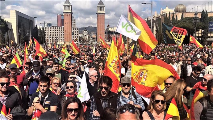 Vox concentra a milers de persones al centre de Barcelona