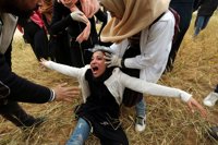 Tres palestinos muertos y más de 316 heridos en las protestas contra Israel de la valla de Gaza
