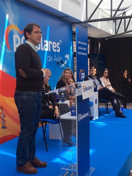 Mañueco se propone mejorar el "modelo de éxito" de la Junta en servicios sociale