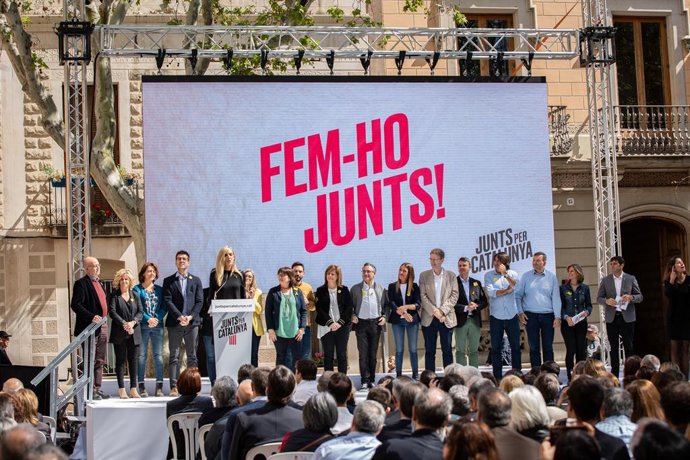 Puigdemont apell'a Rivera, Sánchez i Casat a dialogar amb "valentia i coratge