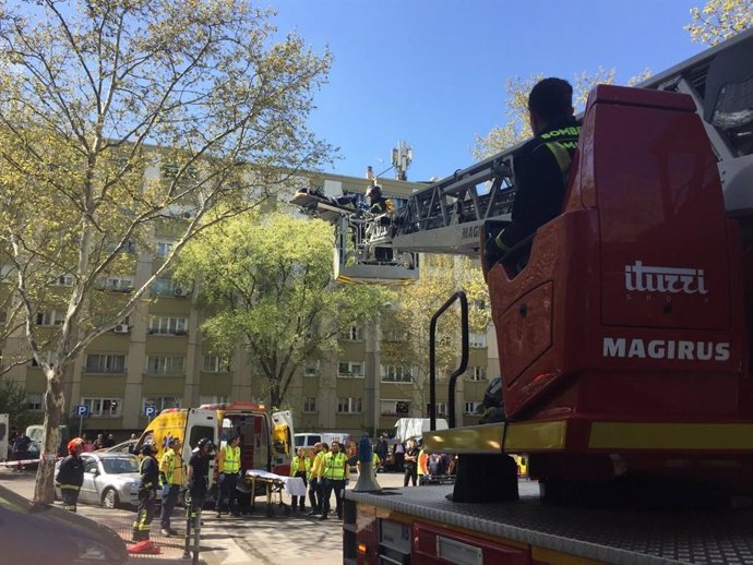 Sucesos.- Rescatan con escala de su casa a una anciana con quemaduras muy graves