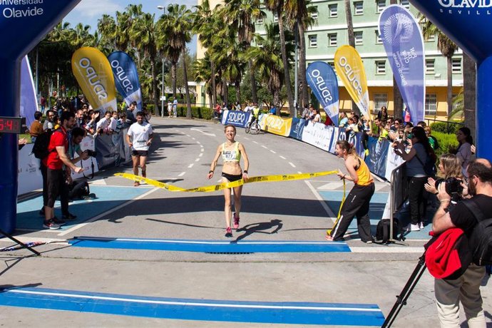 Sevilla.- Cientos de personas participan en la V Carrera Popular de la UPO