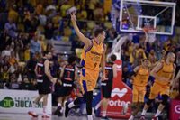 El 'Granca' arrolla al Valencia y el colista Delteco pierde impulso