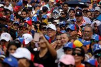 Miles de venezolanos salen a la calle para protestar contra los recurrentes apagones
