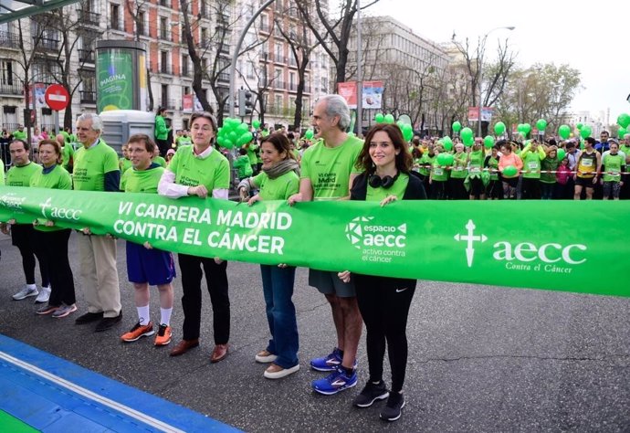 Díaz Ayuso, tras participar en la carrera contra el cáncer, apuesta por "unir la