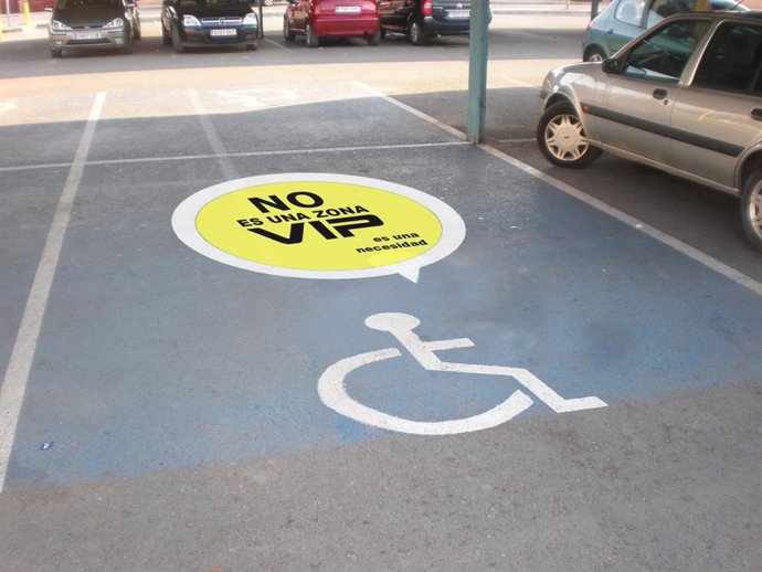 Cocemfe pone en marcha una campaña para sensibilizar sobre el buen uso de aparca