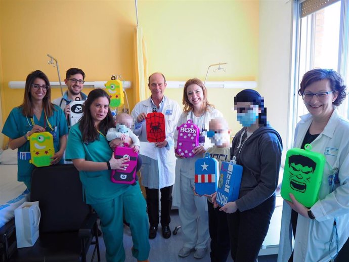 Voluntarios anónimos donan al Hospital Clínico cajas con diseños 3D para la quim