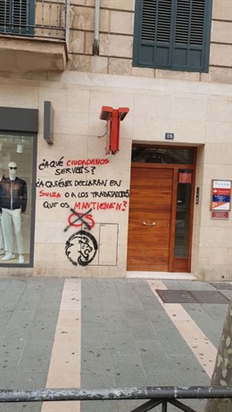 Aparecen pintadas en la sede de Cs Palma