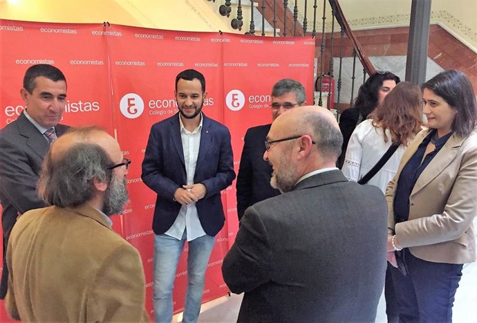 Sevilla.- 26M.- Adelante reivindica un nuevo modelo productivo que "redistribuya