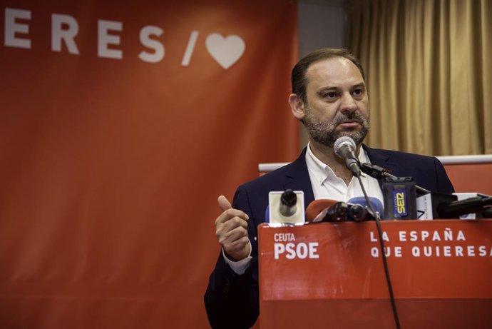 28A.- Ábalos (PSOE) critica los "fichajes" del PP como Suárez Illana que "solo a