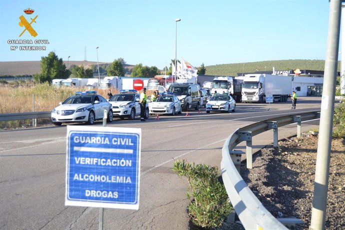 Córdoba.- La Guardia Civil intercepta en la A-4 a un camionero que sextuplicaba 